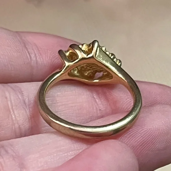 VTG Cottagecore Faux Sapphire Gold Tone Metal Costume Jewelry Size 7 3/4 Ring - Picture 6 of 8